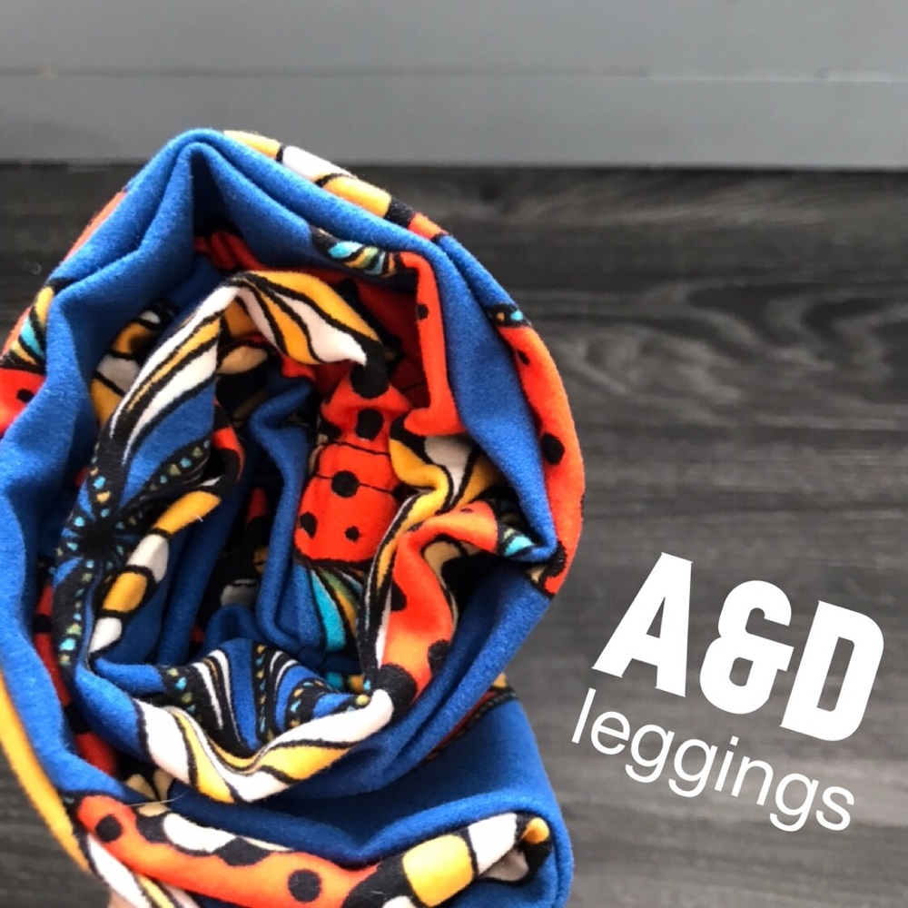 *NWT* Agnes & Dora soft & stretchy blue leggings